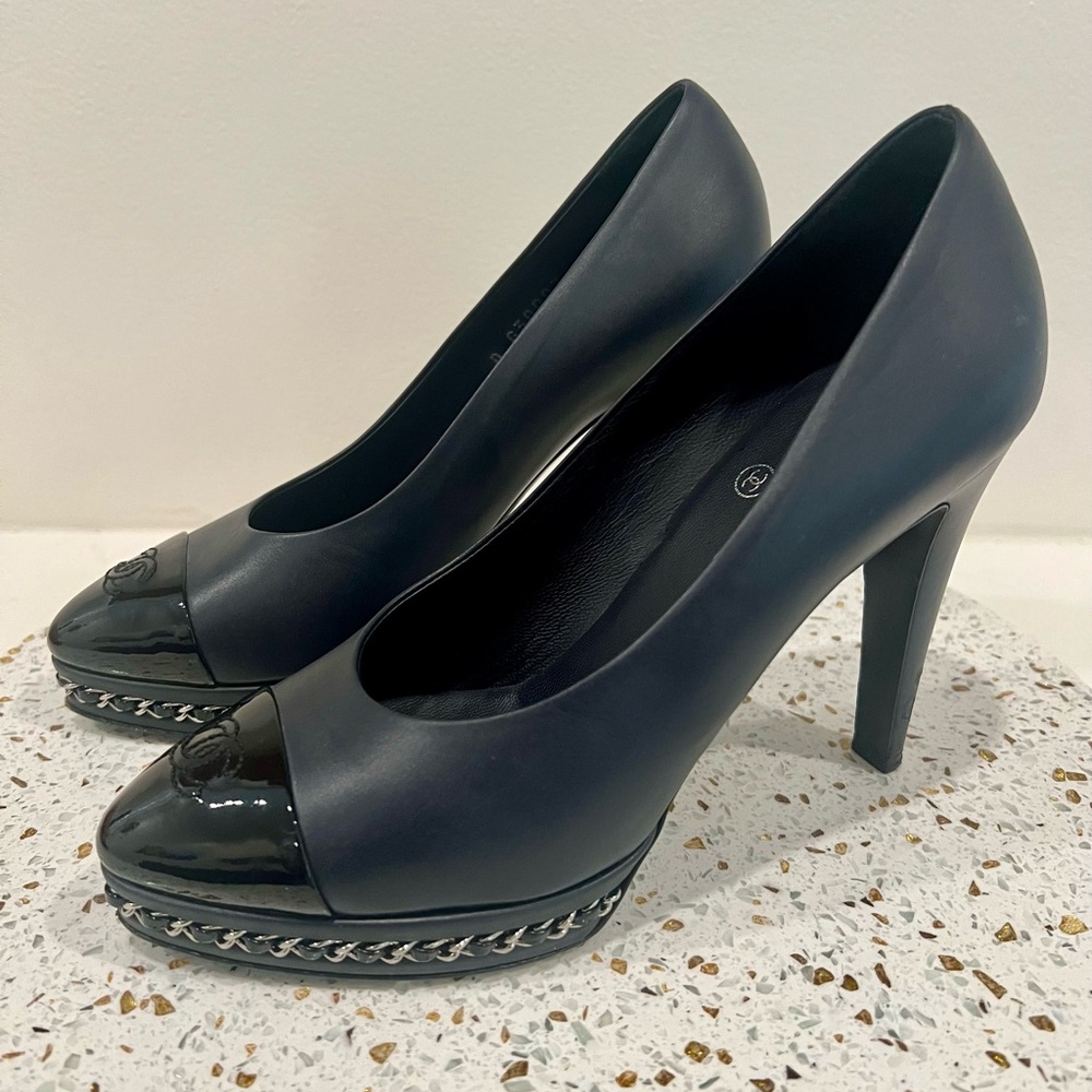 Chanel G30007 Navy Blue/Black Leather CC Cap Toe Chain Platform Pumps EU37/US6.5